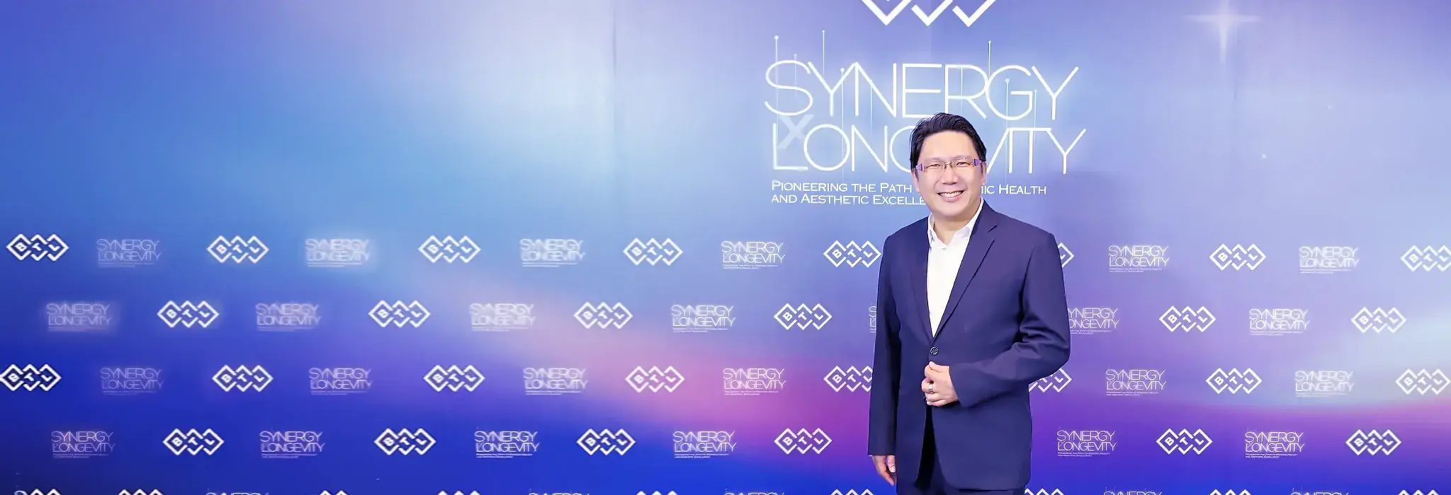 ทพ. ดร.อมรพงษ์ วชิรมน ขึ้นเวทีเสวนานานาชาติในงาน SYNERGY x LONGEVITY ทพ. ดร.อมรพงษ์ วชิรมน ขึ้นเวทีเสวนานานาชาติในงาน SYNERGY x LONGEVITY